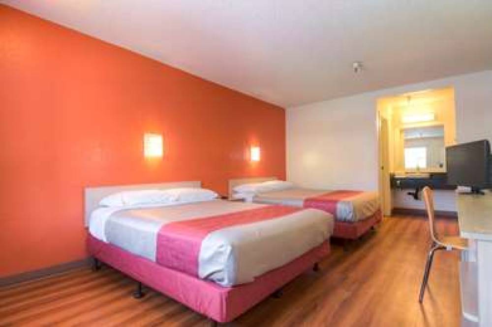 Motel 6 Santa Ana 9