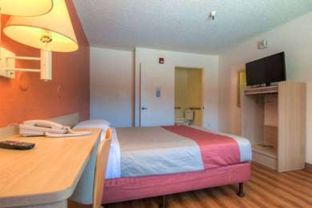 Motel 6 Santa Ana 7