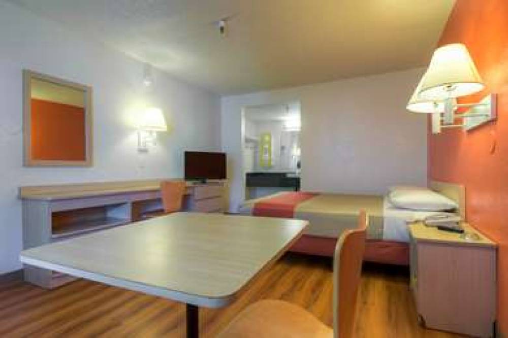 Motel 6 Santa Ana 4