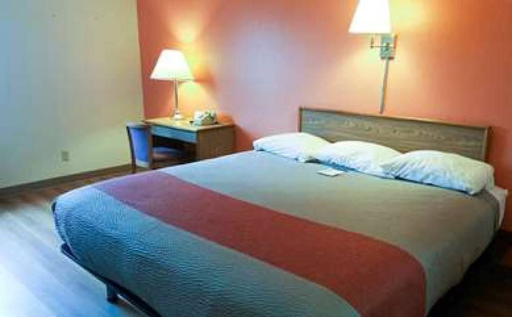 MOTEL 6 SAUKVILLE WI 5