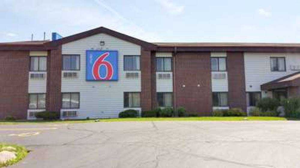 MOTEL 6 SAUKVILLE WI 7