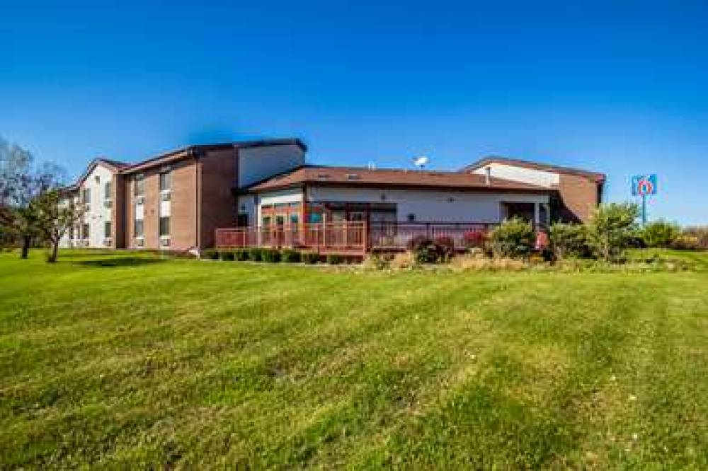 MOTEL 6 SAUKVILLE WI 6