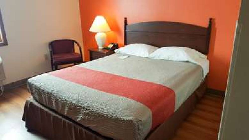 MOTEL 6 SAUKVILLE WI 4