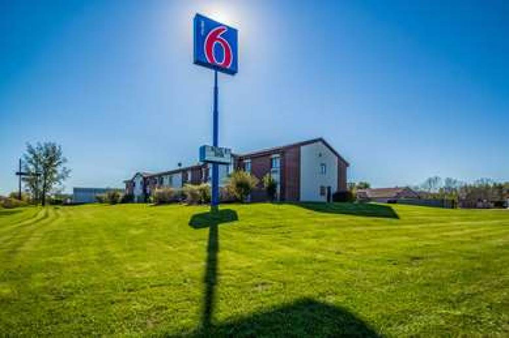 MOTEL 6 SAUKVILLE WI 10