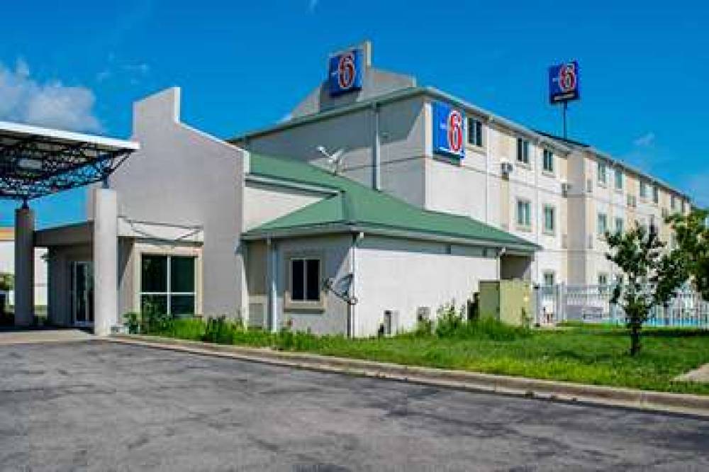 Motel 6 Seymour North 1