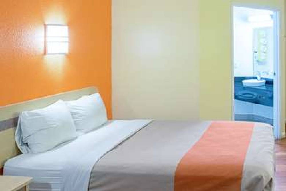 Motel 6 Seymour North 6