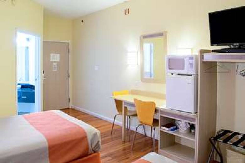 Motel 6 Seymour North 7