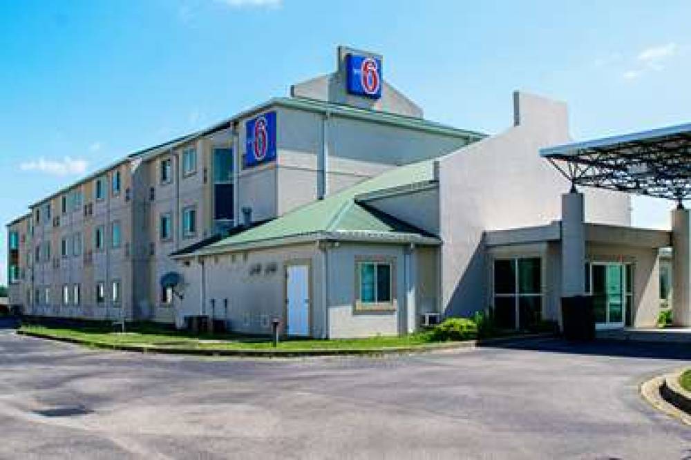 Motel 6 Seymour North 3
