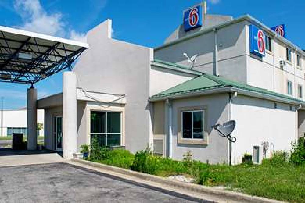 Motel 6 Seymour North 2