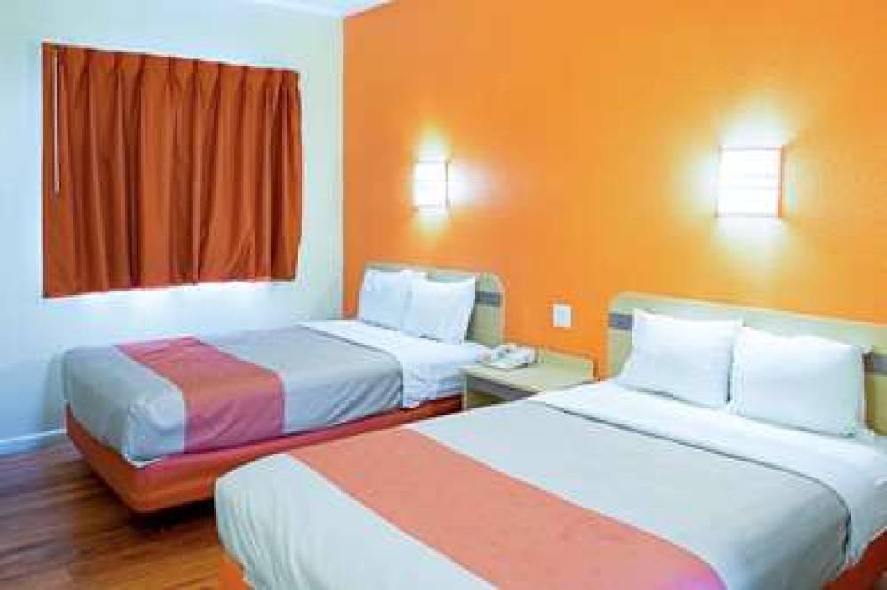 Motel 6 Seymour North 5