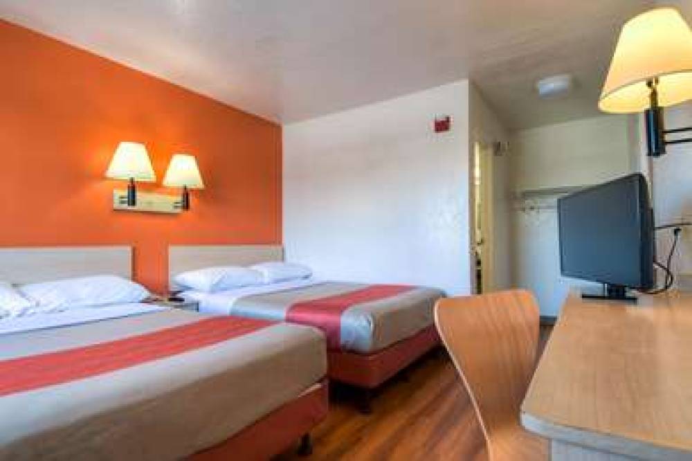 Motel 6 Stanton 6