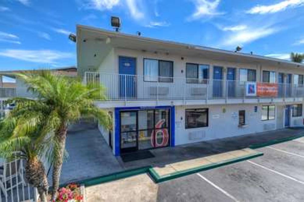 Motel 6 Stanton 4