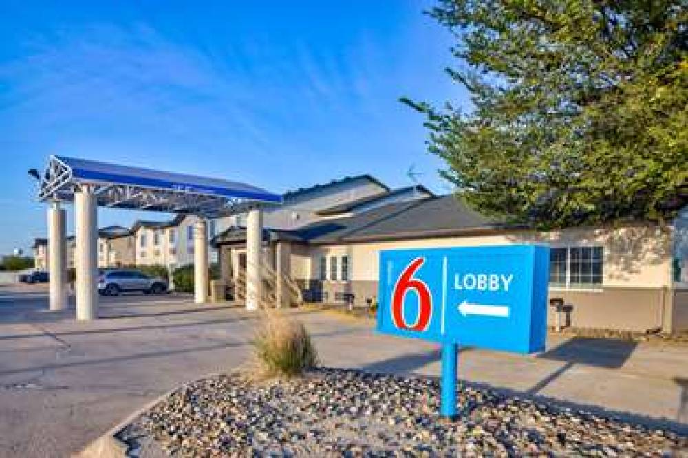 MOTEL 6 STUART IA 10