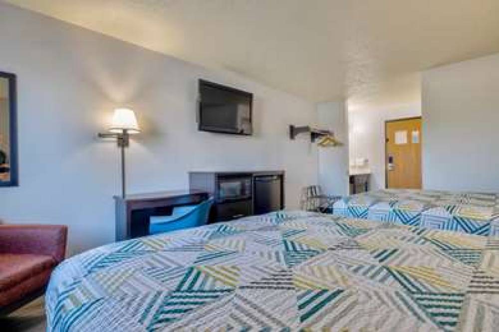 MOTEL 6 STUART IA 4