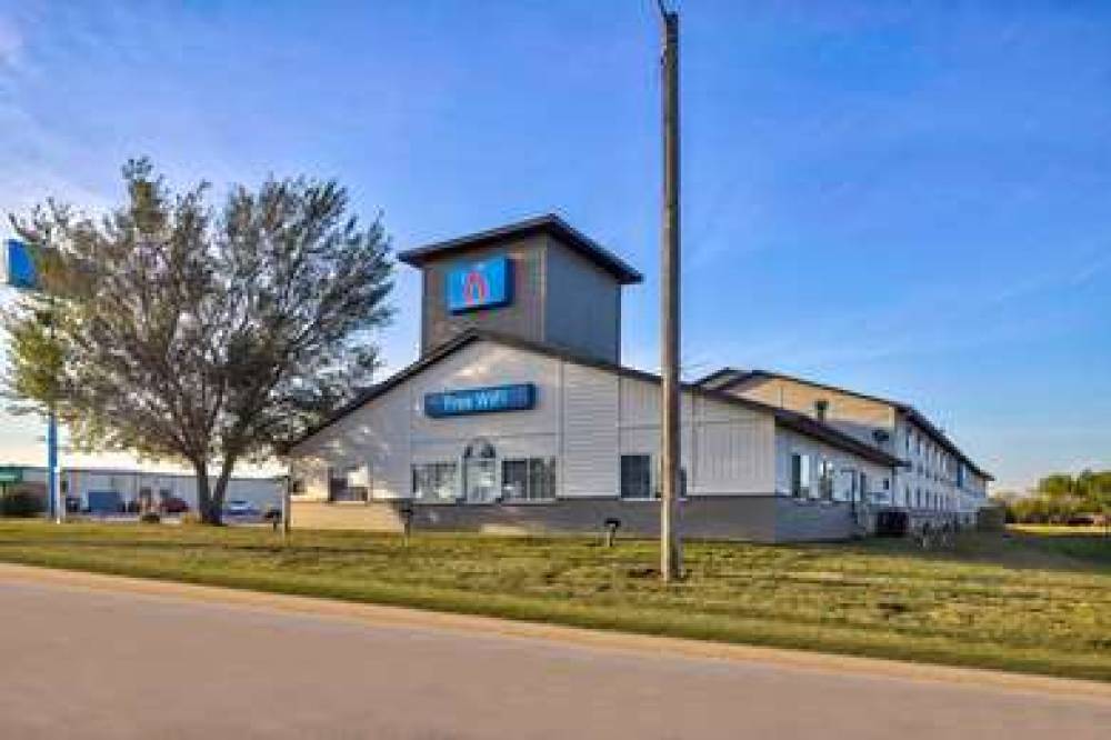 MOTEL 6 STUART IA 8