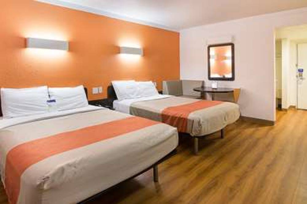 Motel 6 Tampa - Fairgrounds 8