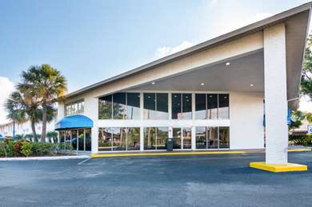 Motel 6 Tampa - Fairgrounds 2