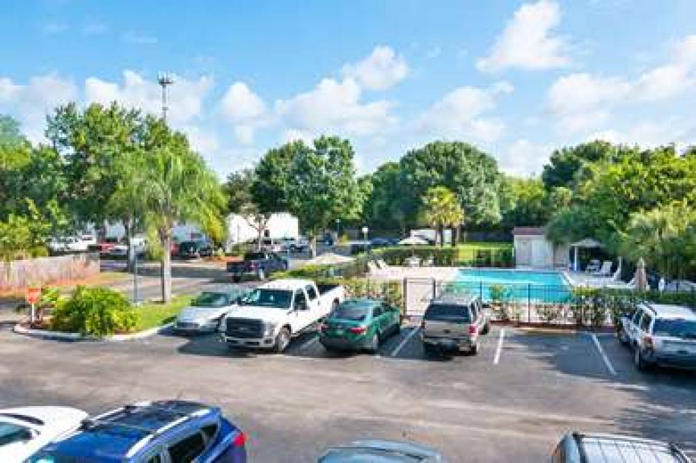 Motel 6 Tampa - Fairgrounds 6
