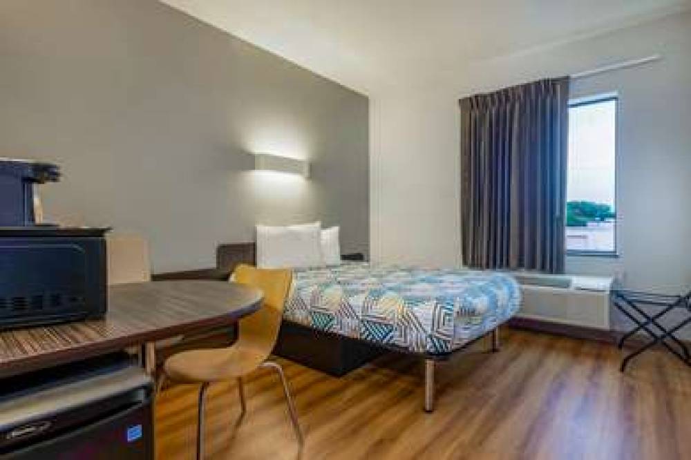MOTEL 6 TEXAS CITY I-45 SOUTH 7