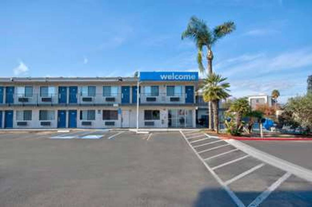 Motel 6 Tulare