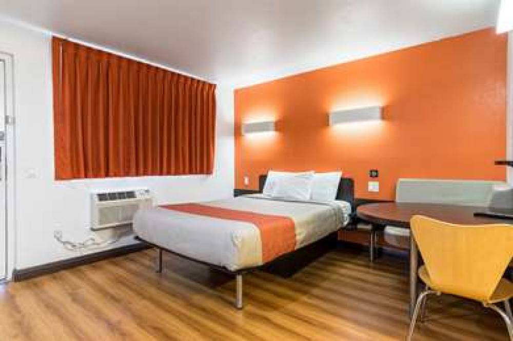 Motel 6 UCR Riverside 9