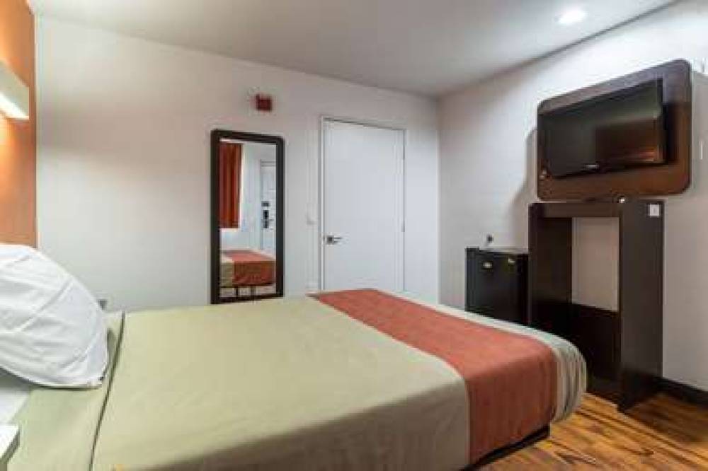 Motel 6 UCR Riverside 8
