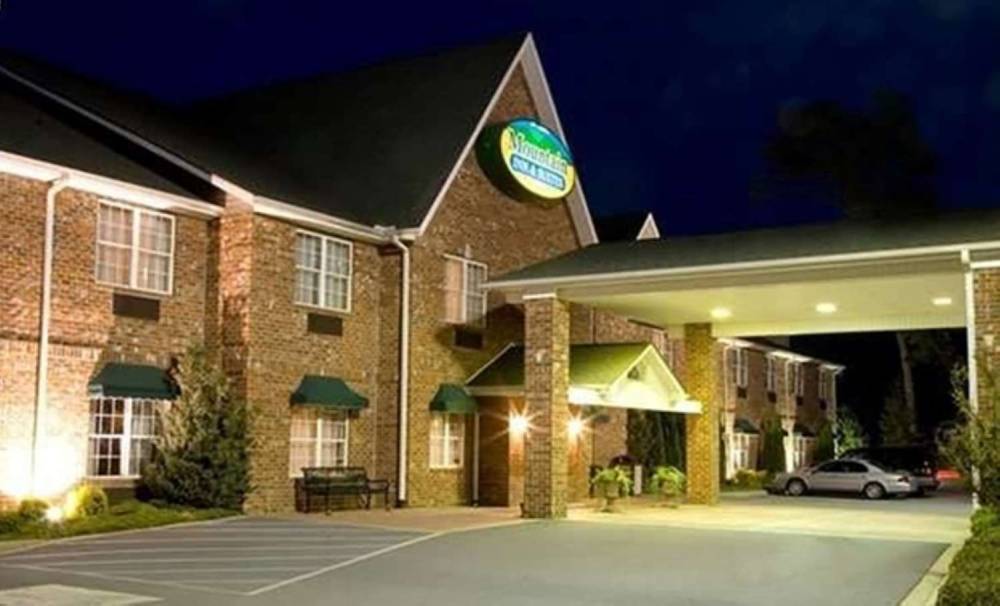 MOUNTAIN INN AND SUITES 3