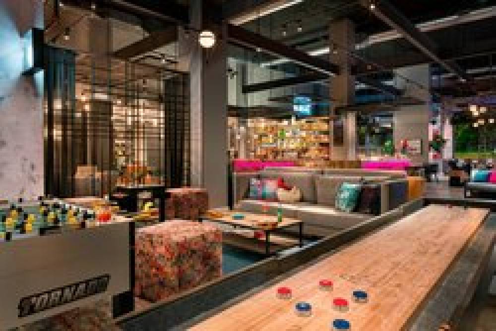 Moxy Chicago Downtown 4