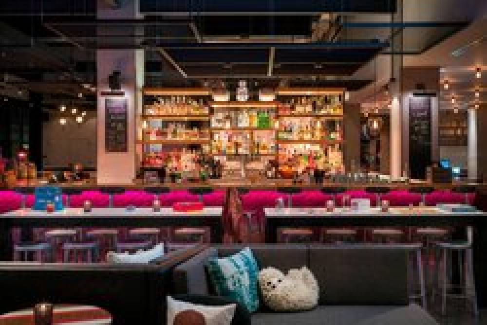 Moxy Chicago Downtown 3