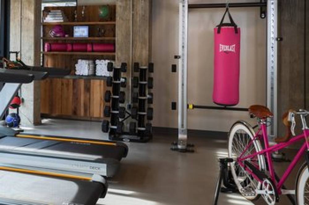 Moxy Cincinnati Downtown 5