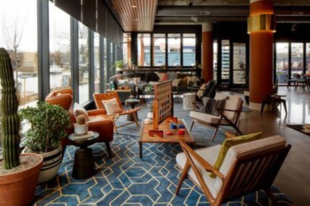 Moxy Denver Cherry Creek 8