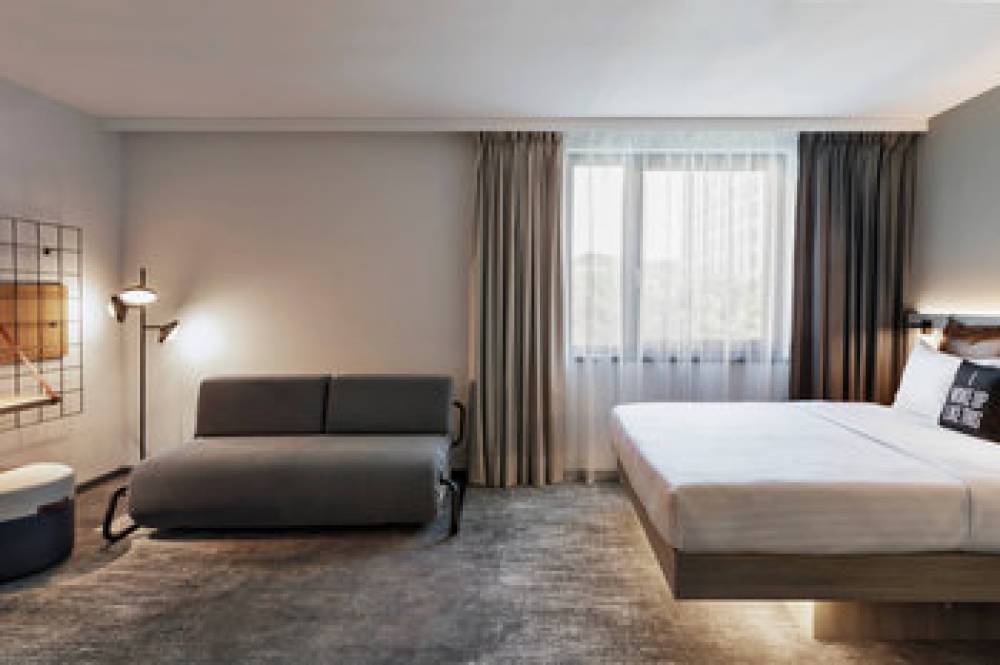 Moxy Hamburg City 8