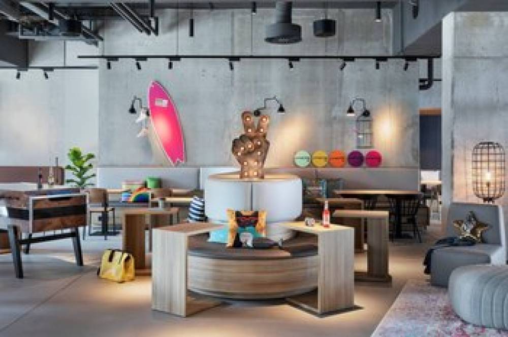 Moxy Hamburg City 5