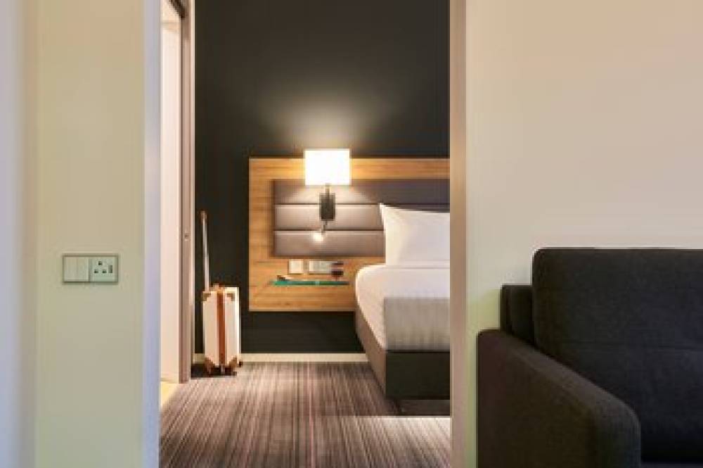 Moxy London Excel 8