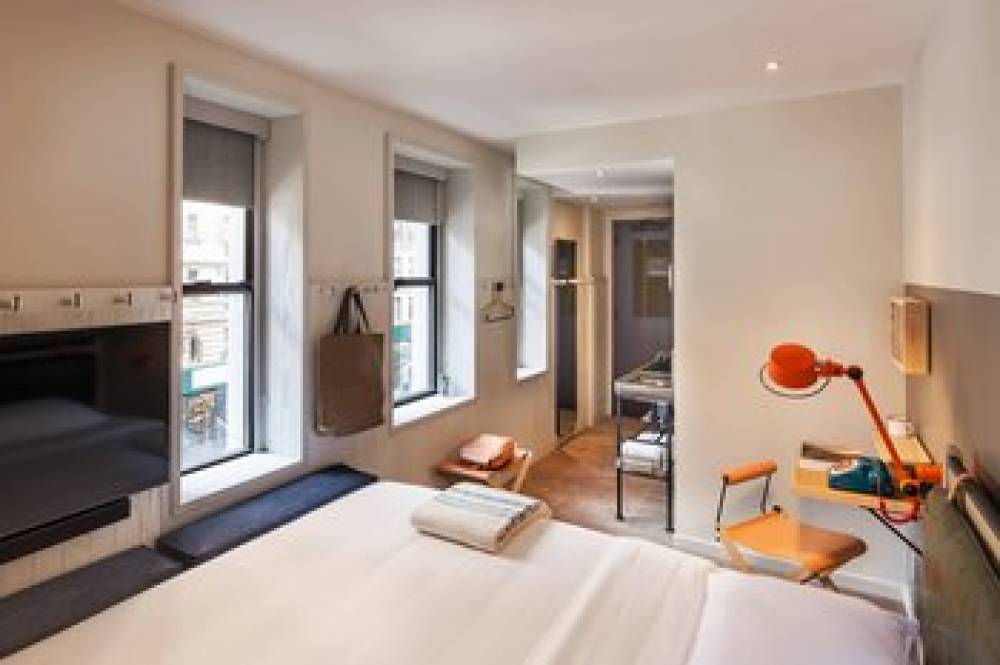 Moxy NYC Times Square 8