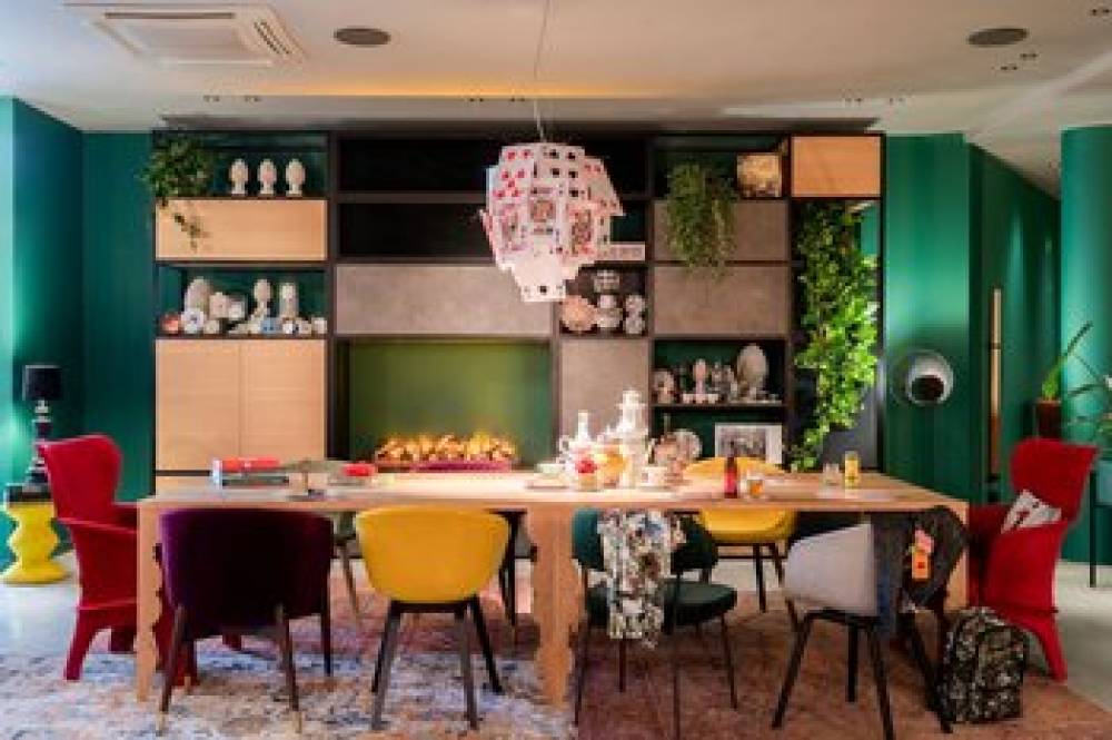 Moxy Paris Val D-Europe 9