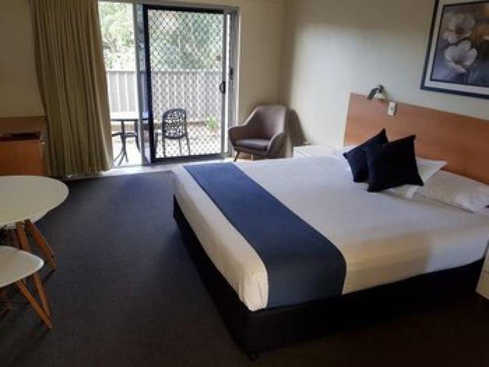 NAMBOUR HEIGHTS MOTEL 4