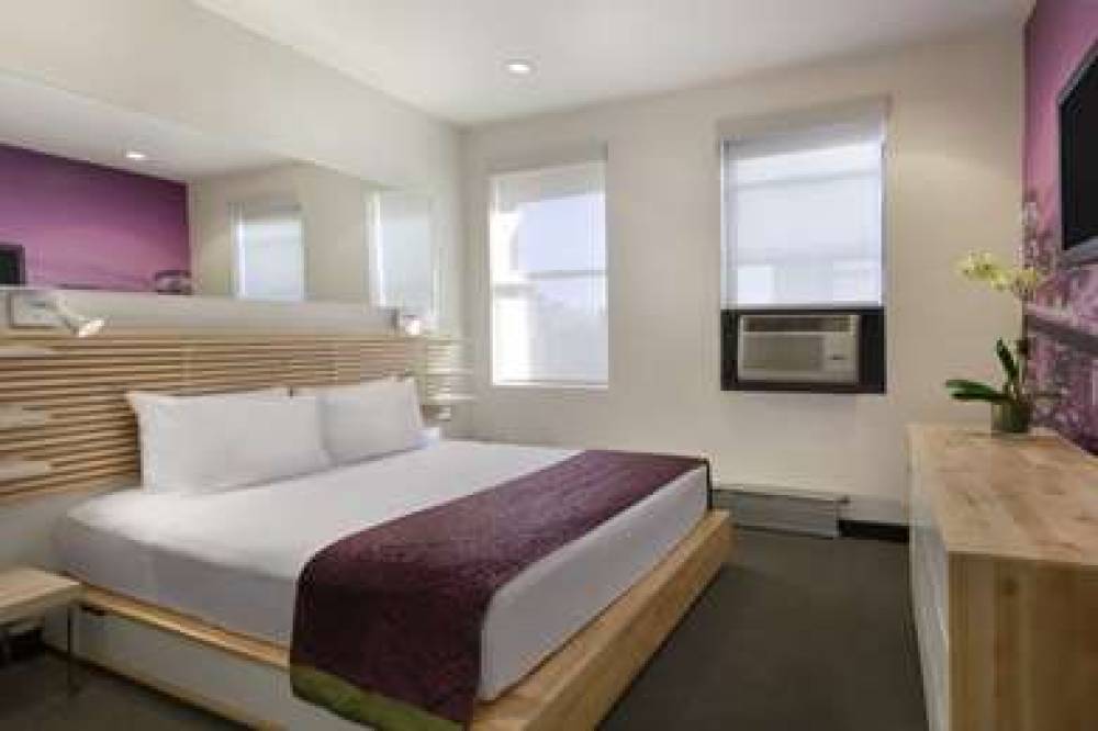 NIGHT HOTEL BROADWAY 9