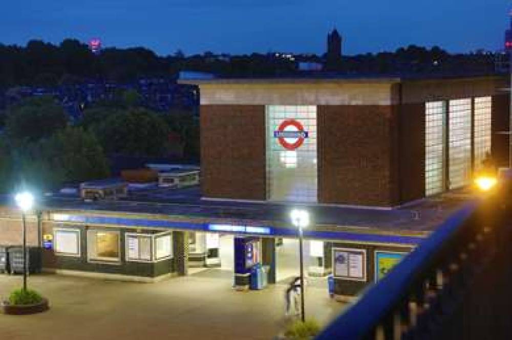 NORTHFIELDS EALING 3