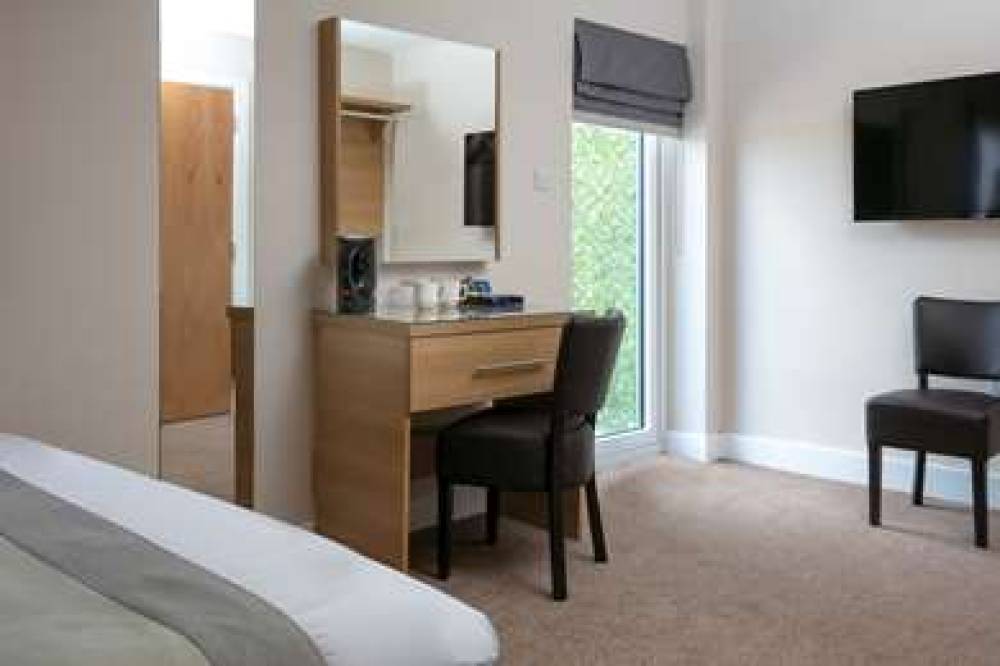 NORTHFIELDS EALING 9