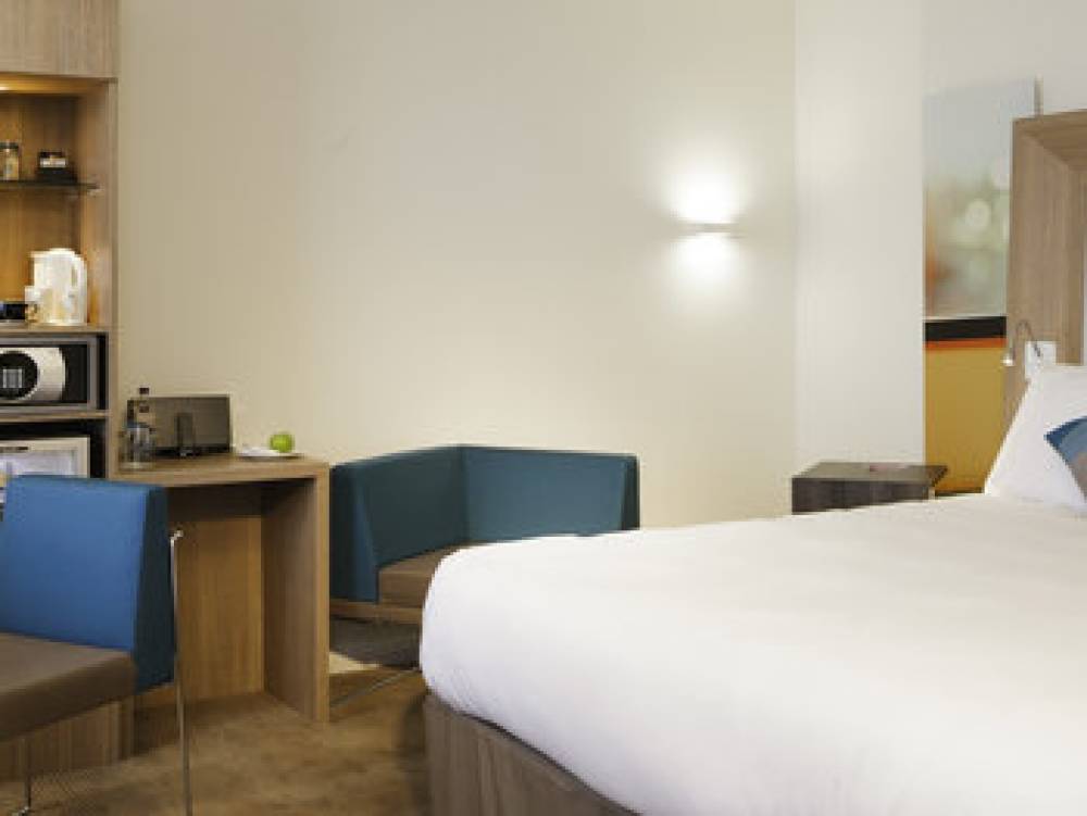Novotel London Brentford 10
