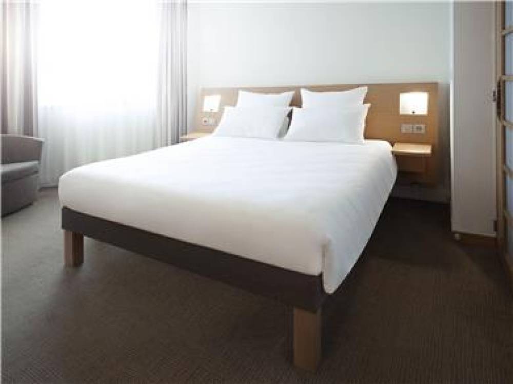 Novotel London Heathrow Airport - M4 Jct 4 3