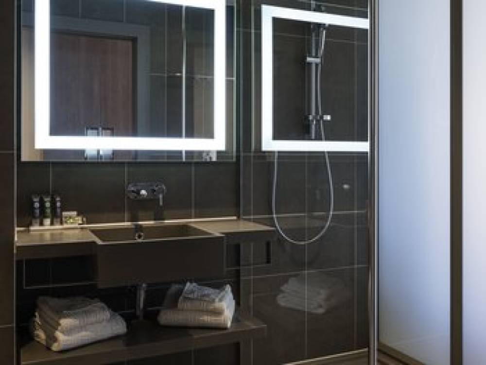 Novotel London Heathrow Airport T1 T2 And T3 7