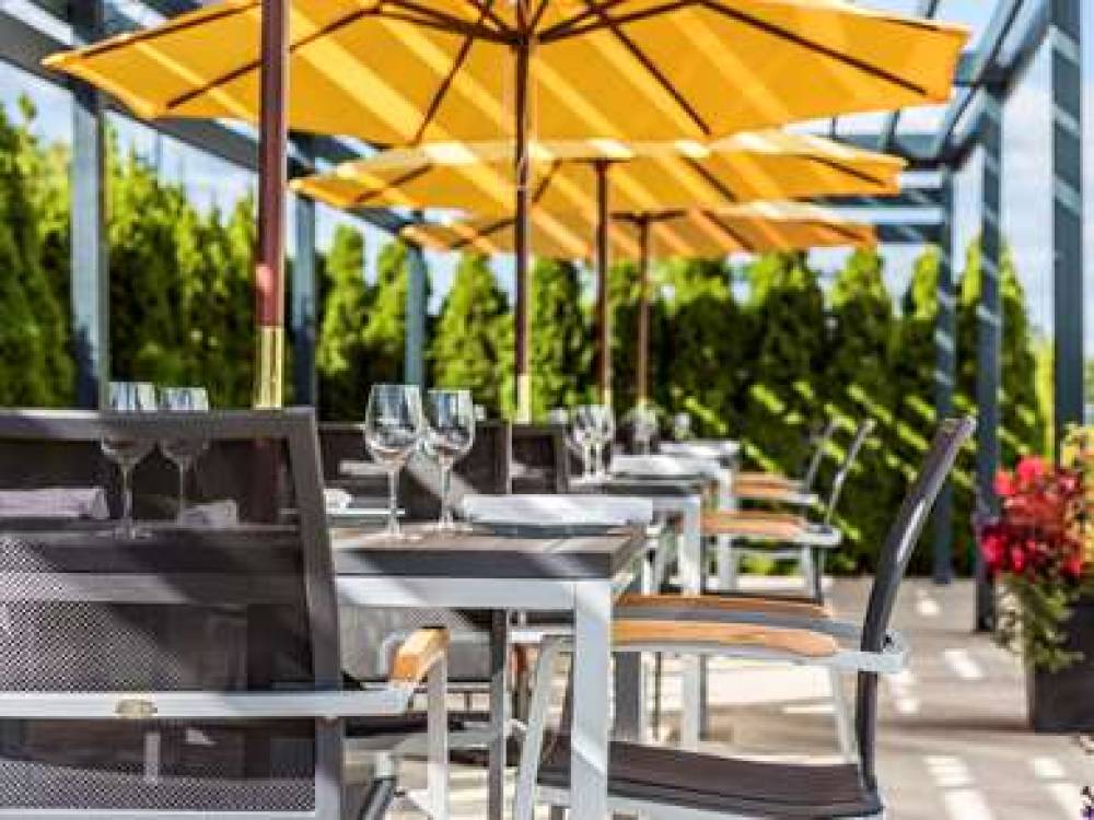 Novotel Montreal Aeroport 8