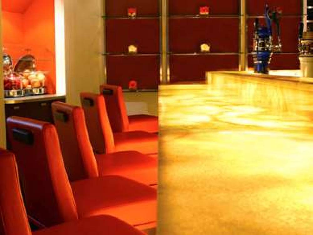 Novotel Montreal Centre 8
