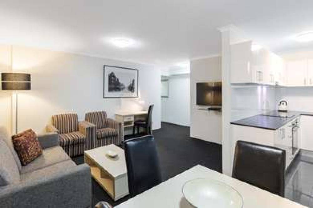OAKS SYDNEY HYDE PARK SUITES 1