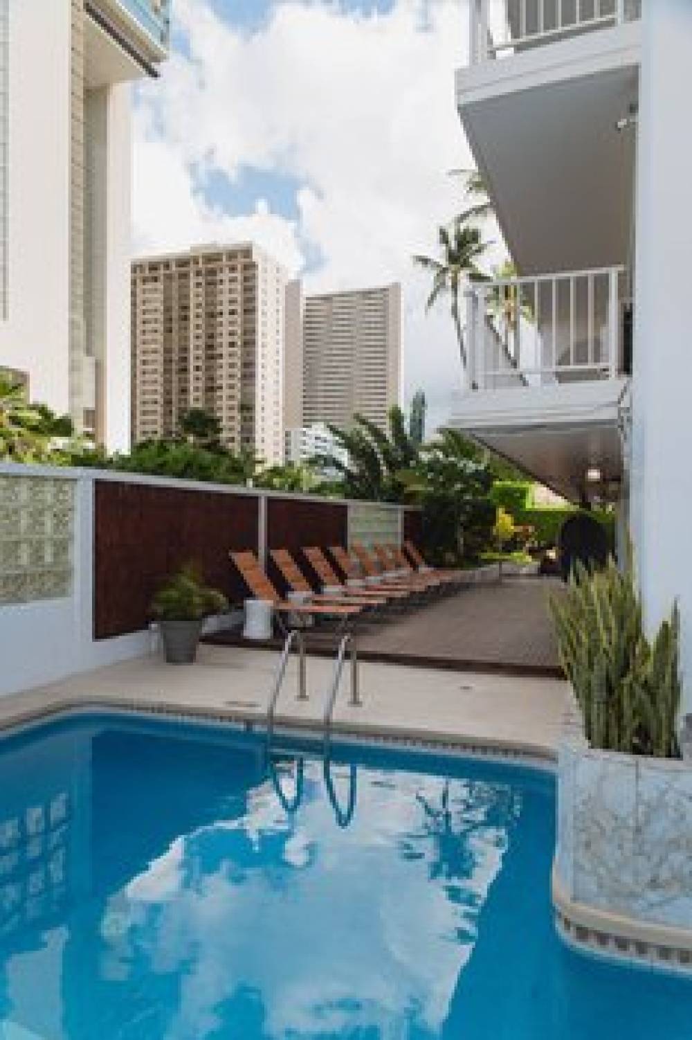Oasis Hotel Waikiki 5