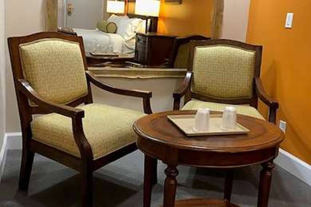 Oasis Inn & Suites 10
