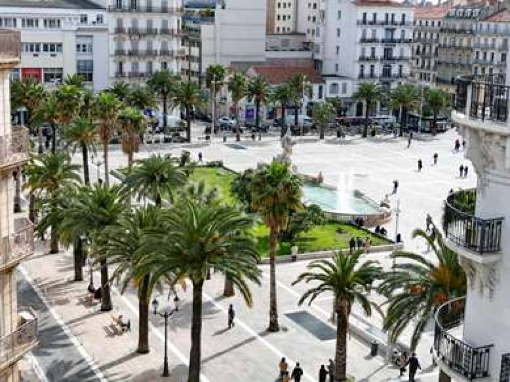OKKO HOTELS TOULON CENTRE 9