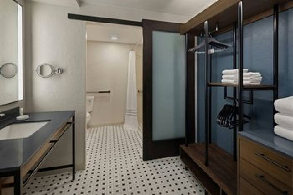 Oshkosh Marriott Waterfront Hotel And Convention Center 2